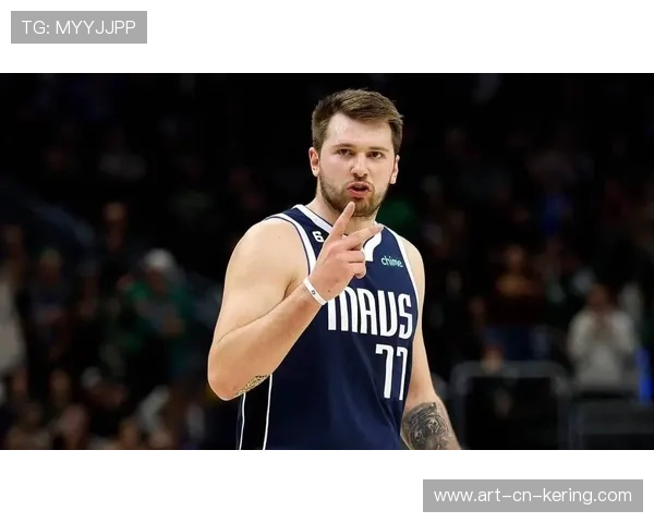 东契奇背身后仰再度命中,全场节奏由他掌控 东契奇背身后仰再度命中,全场节奏由他掌控